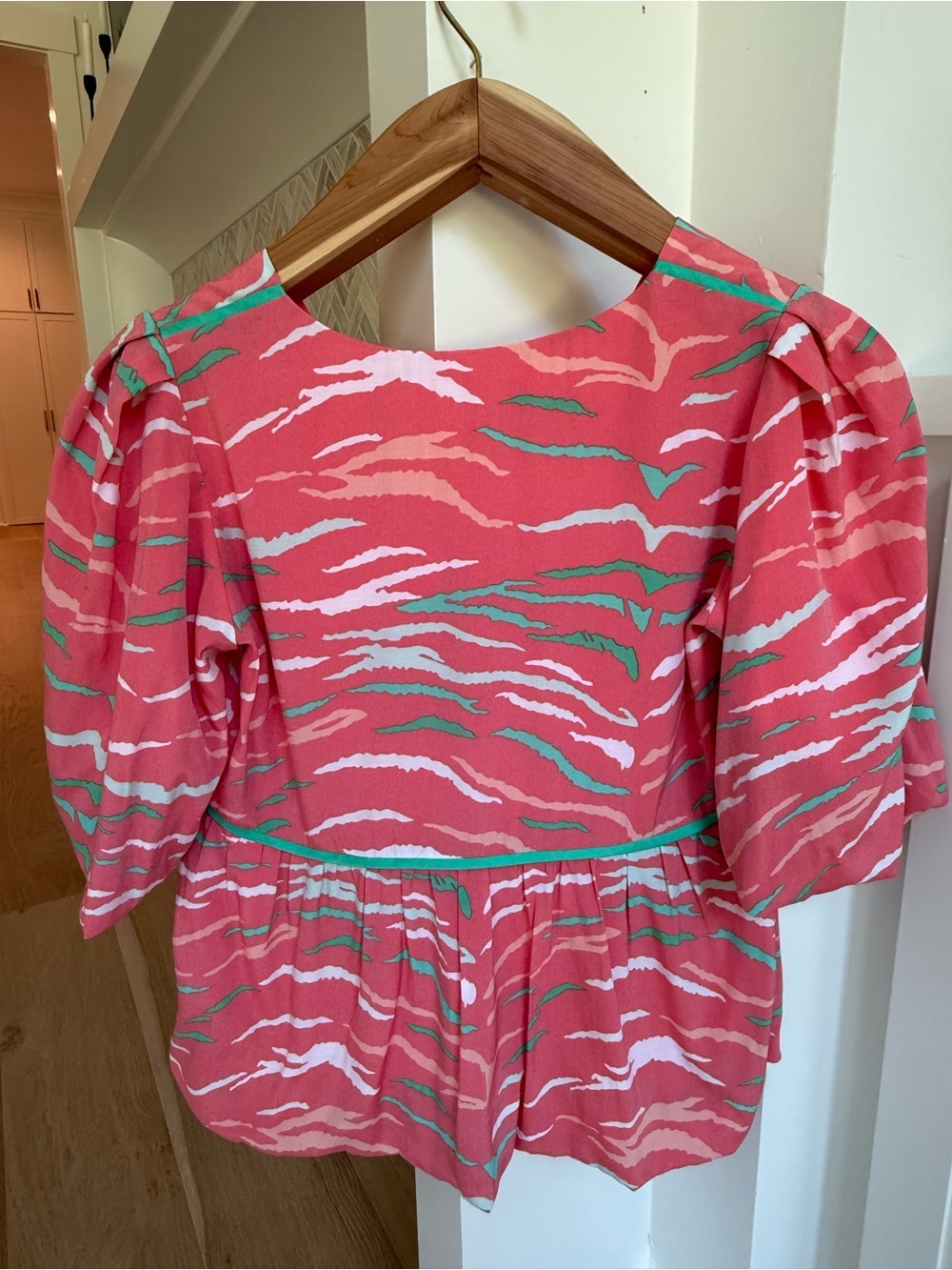 Emily McCarthy Blouse XS Pink Abstract Print Boho Peplum Top - Picture 2 of 6